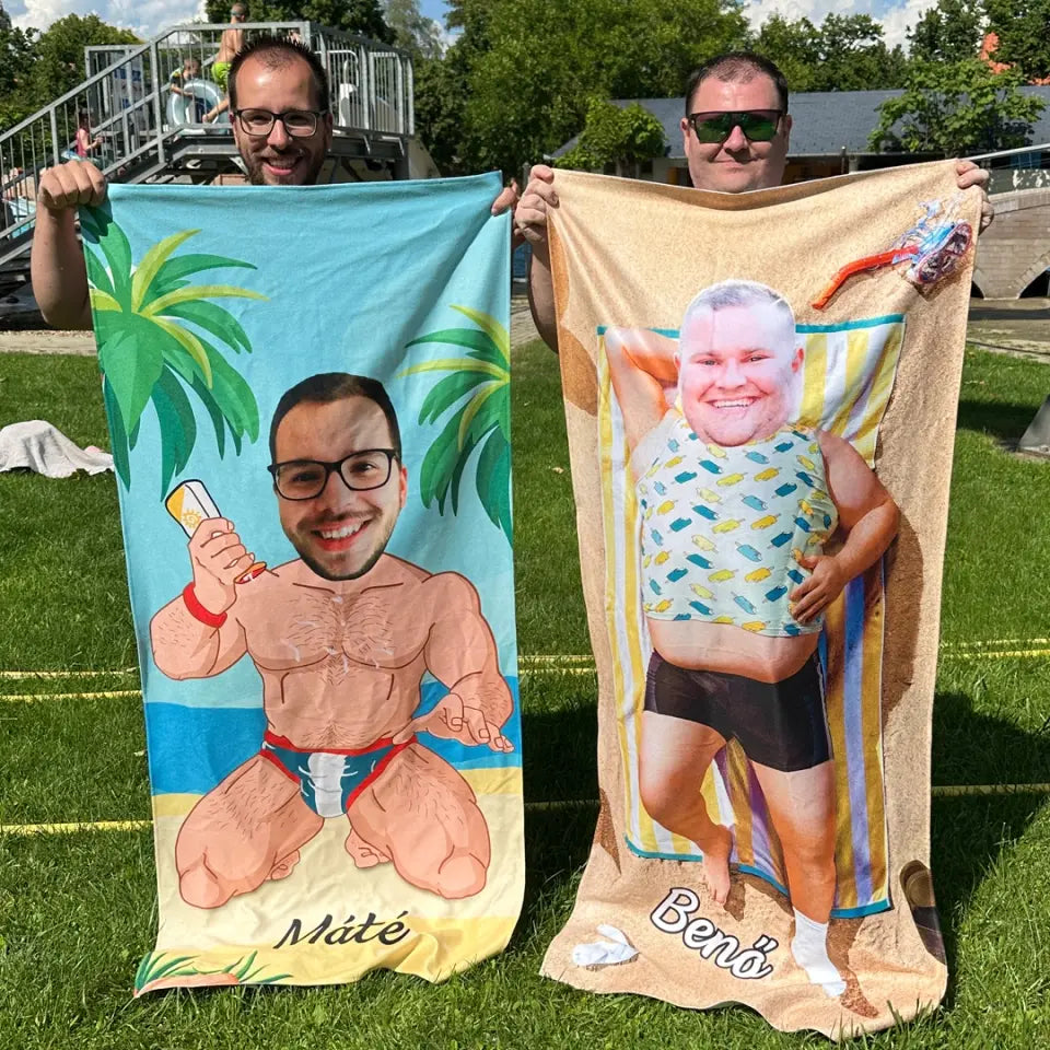 Egyedi vicces strandtörölköző fiúknak - a tengerparton