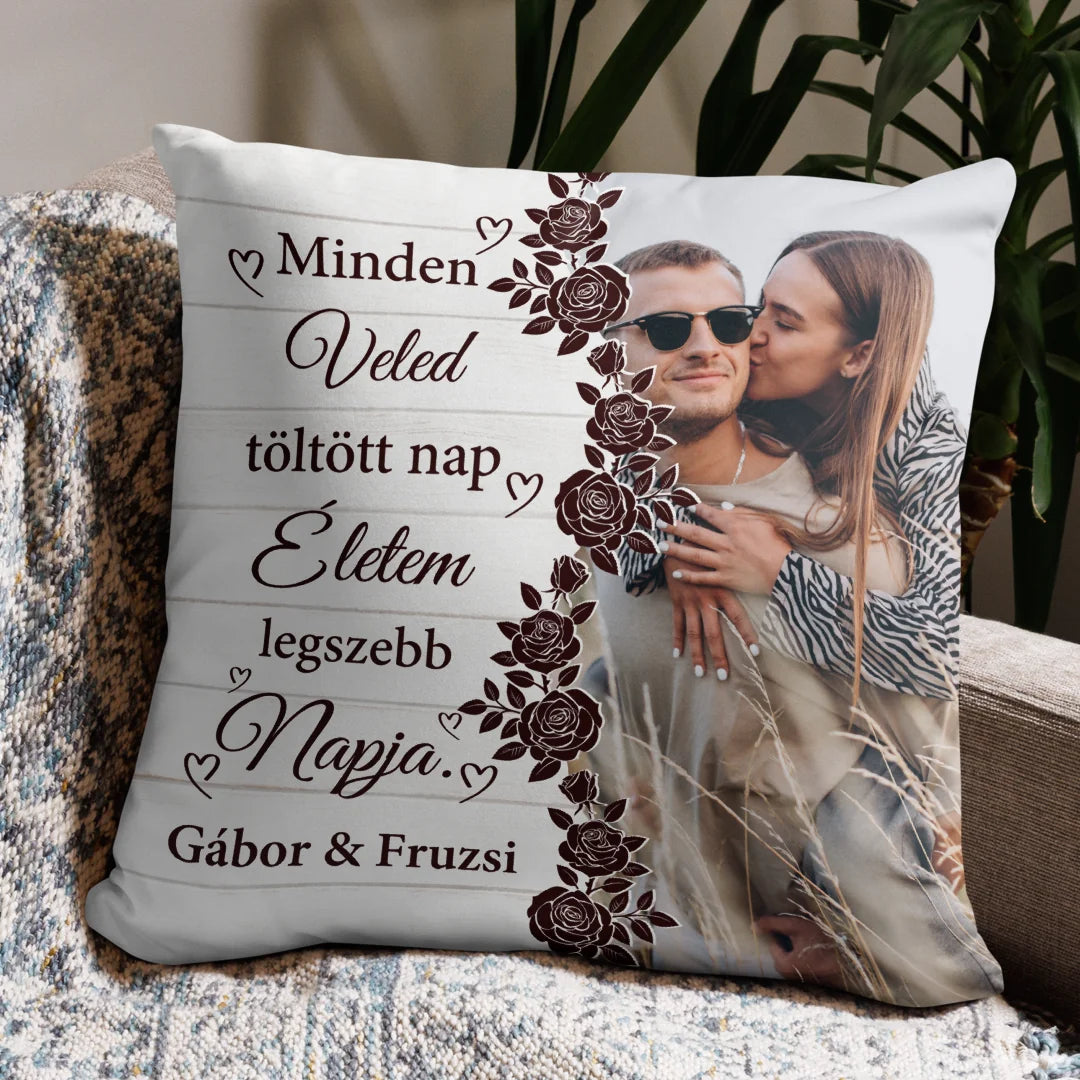 Egyedi ajándék párna szerelmespároknak