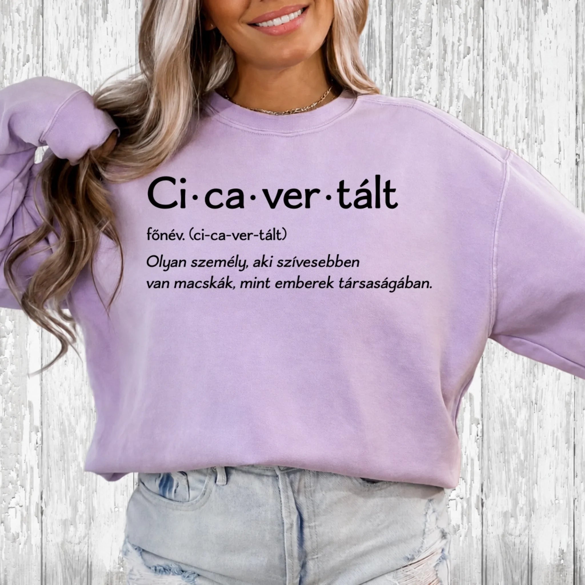 Személyre szabható macskás pulóver Cicavertált felirattal és egyedi cicákkal
